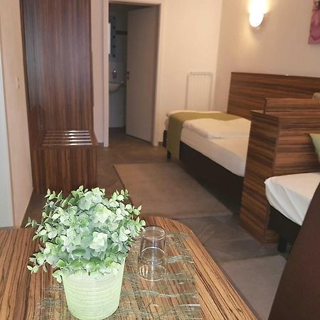 Hotel Garni Goldene Traube Bad Windsheim Ngoại thất bức ảnh