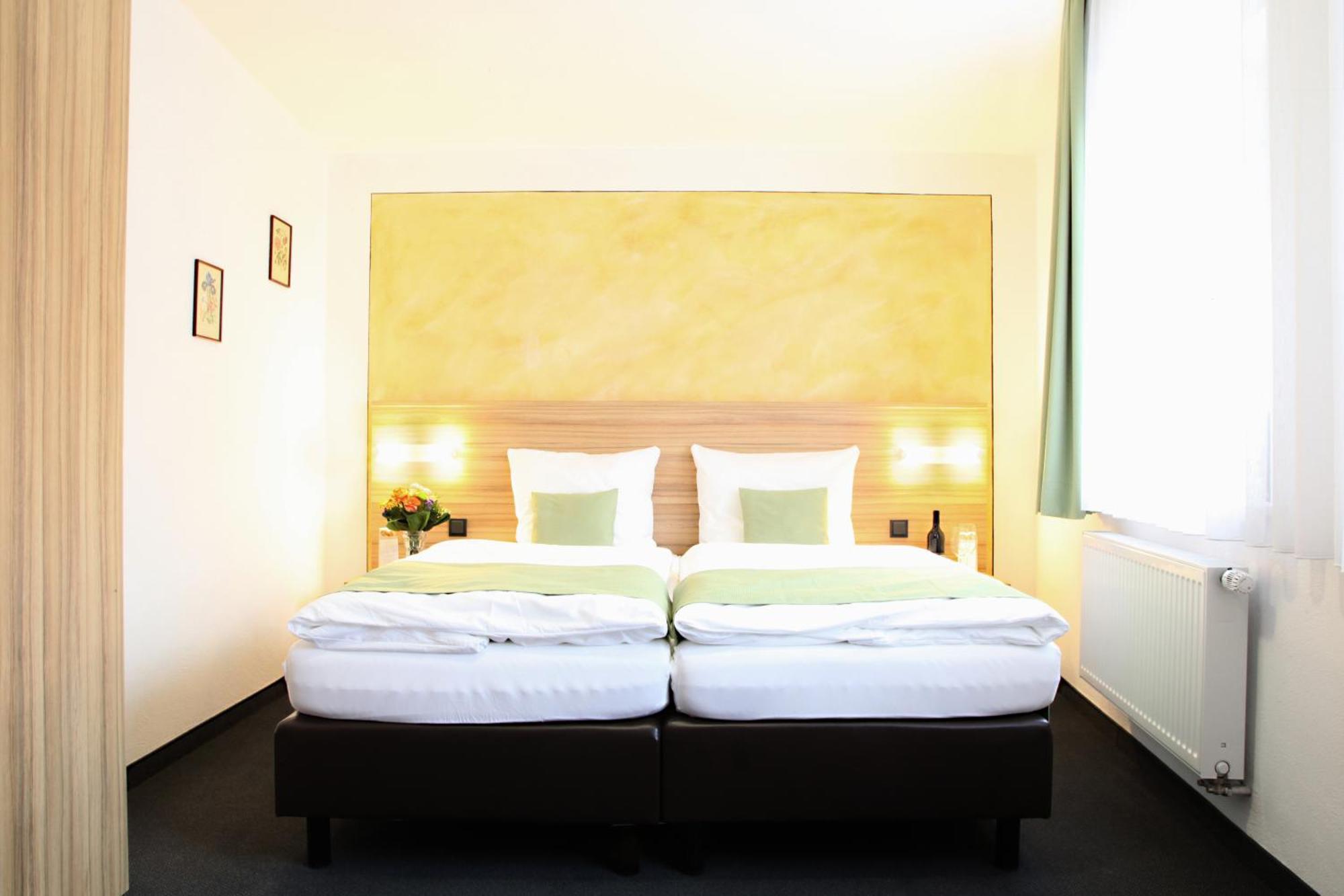 Hotel Garni Goldene Traube Bad Windsheim Ngoại thất bức ảnh