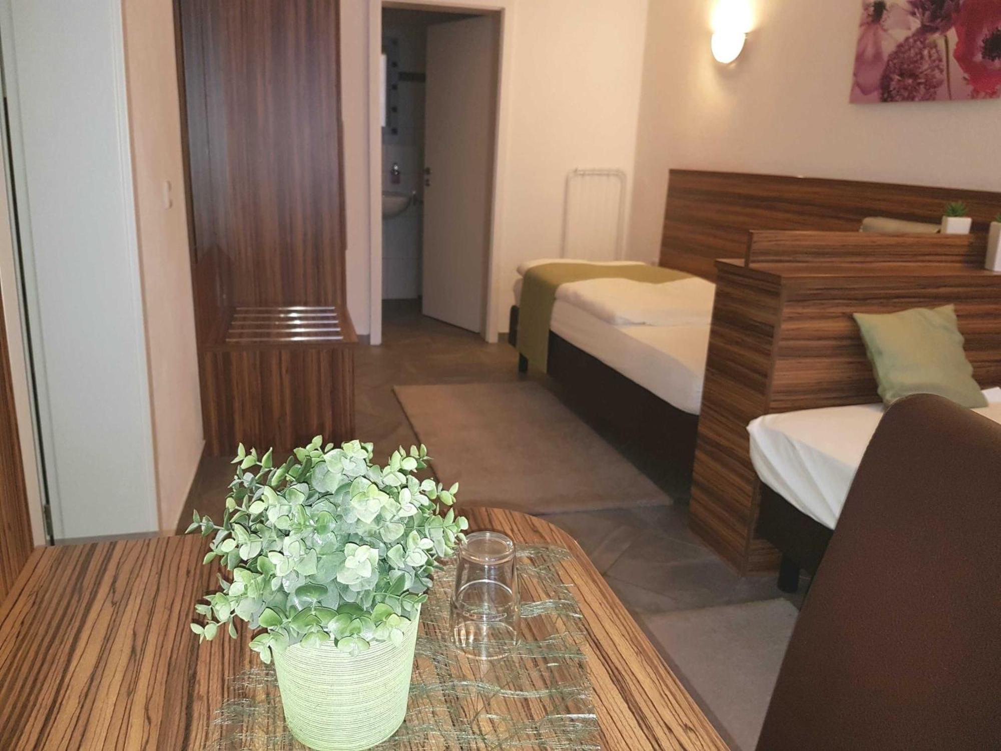 Hotel Garni Goldene Traube Bad Windsheim Ngoại thất bức ảnh