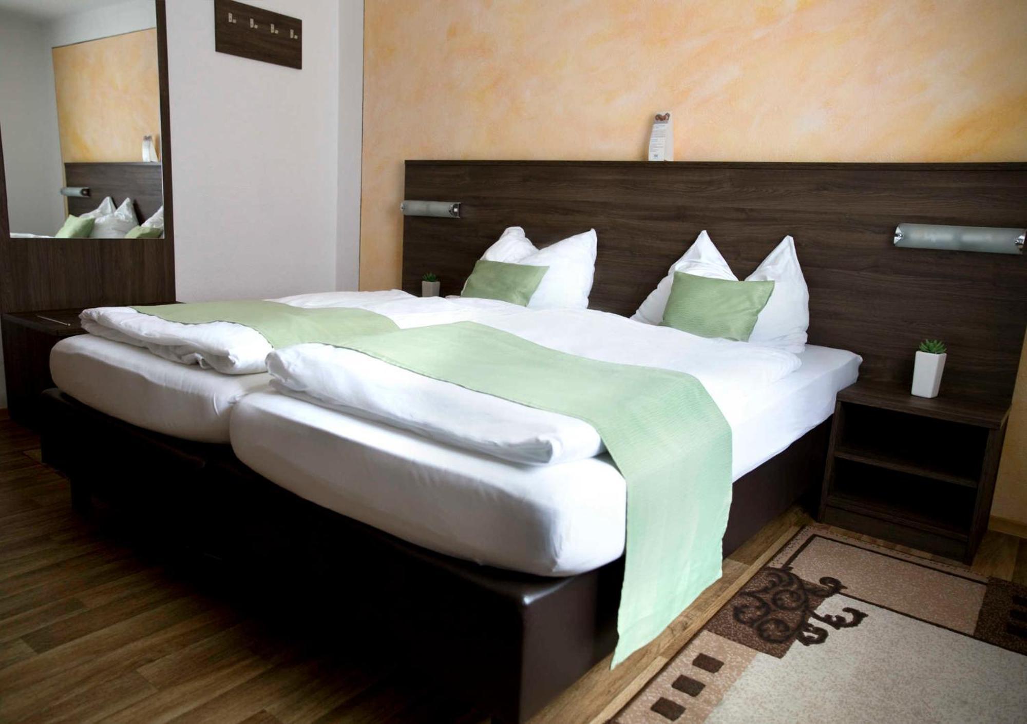 Hotel Garni Goldene Traube Bad Windsheim Ngoại thất bức ảnh